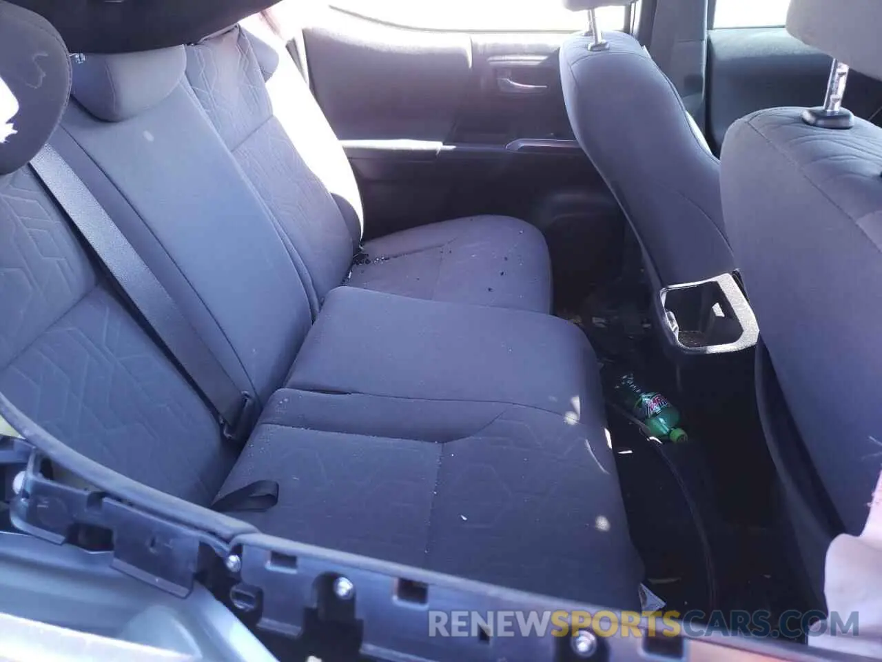 6 Photograph of a damaged car 5TFCZ5AN1KX189875 TOYOTA TACOMA 2019