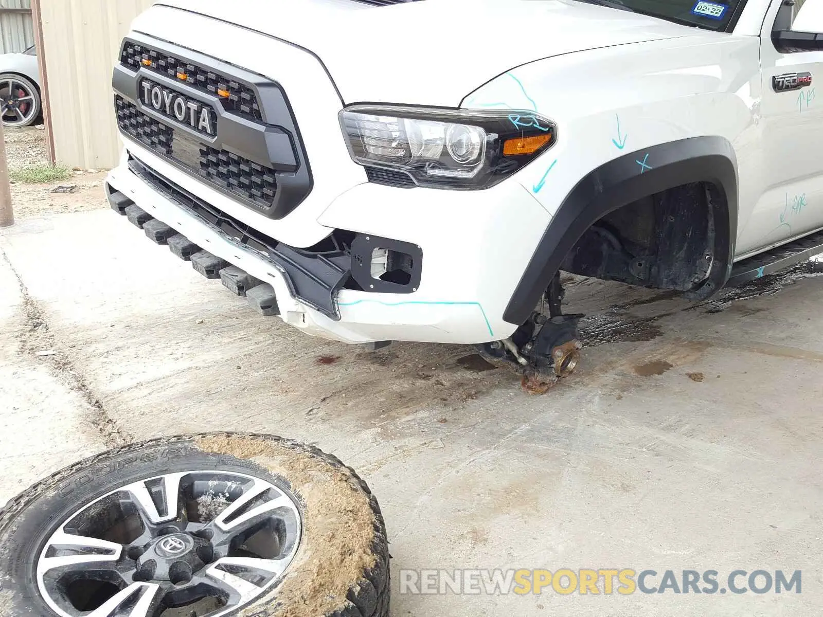 9 Photograph of a damaged car 5TFCZ5AN1KX200812 TOYOTA TACOMA 2019