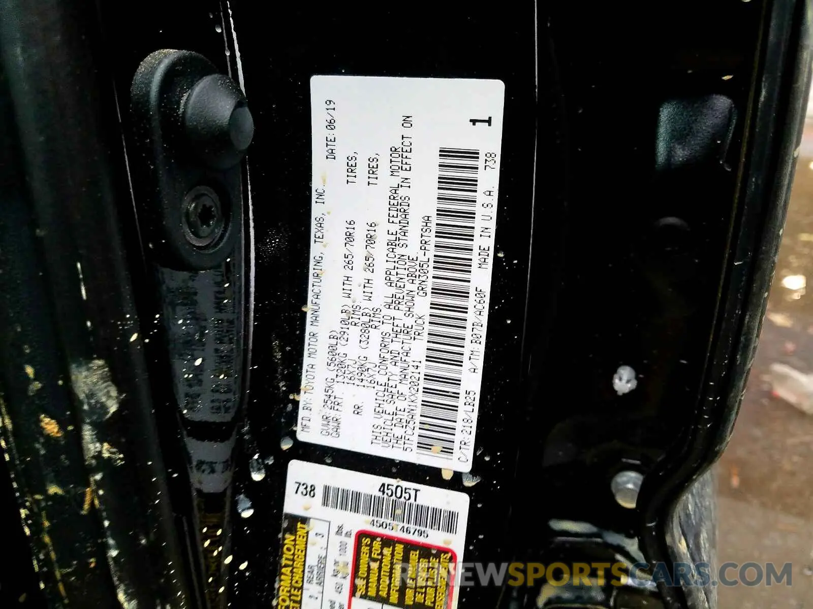 10 Photograph of a damaged car 5TFCZ5AN1KX202141 TOYOTA TACOMA 2019