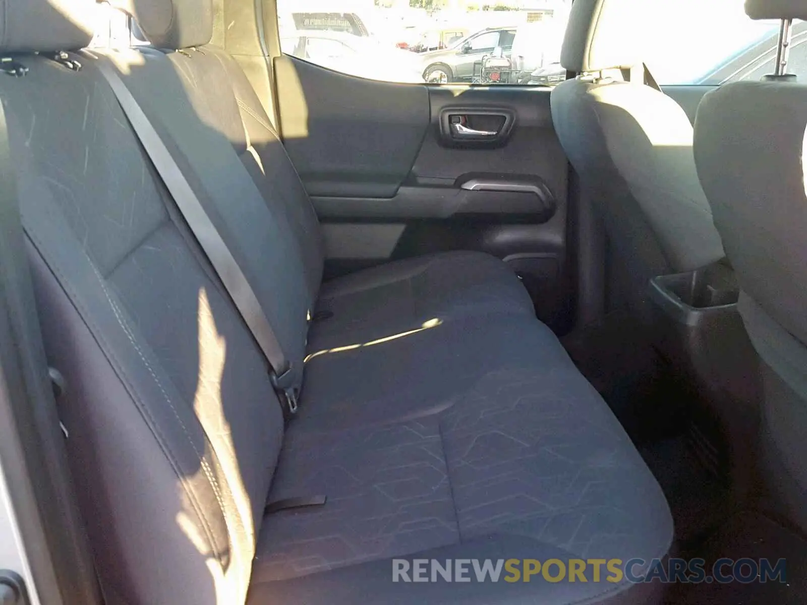 6 Photograph of a damaged car 5TFCZ5AN3KX171989 TOYOTA TACOMA 2019