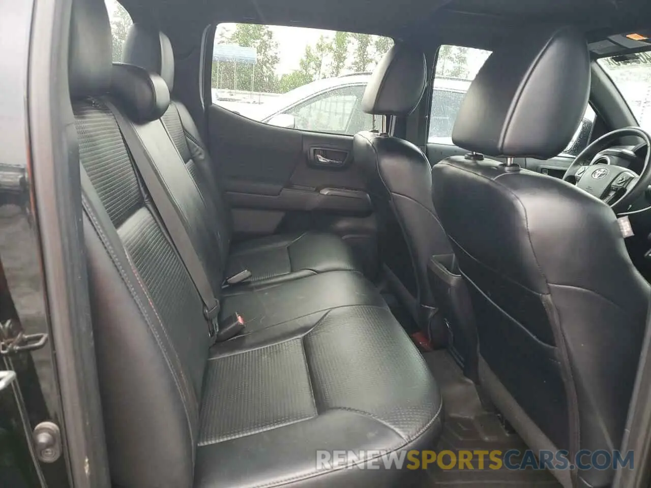10 Photograph of a damaged car 5TFCZ5AN3KX175895 TOYOTA TACOMA 2019