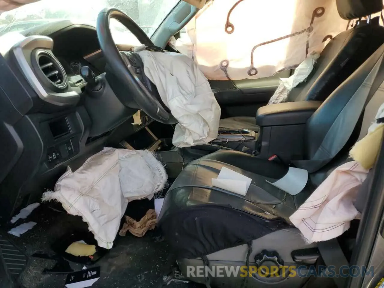 7 Photograph of a damaged car 5TFCZ5AN3KX194334 TOYOTA TACOMA 2019