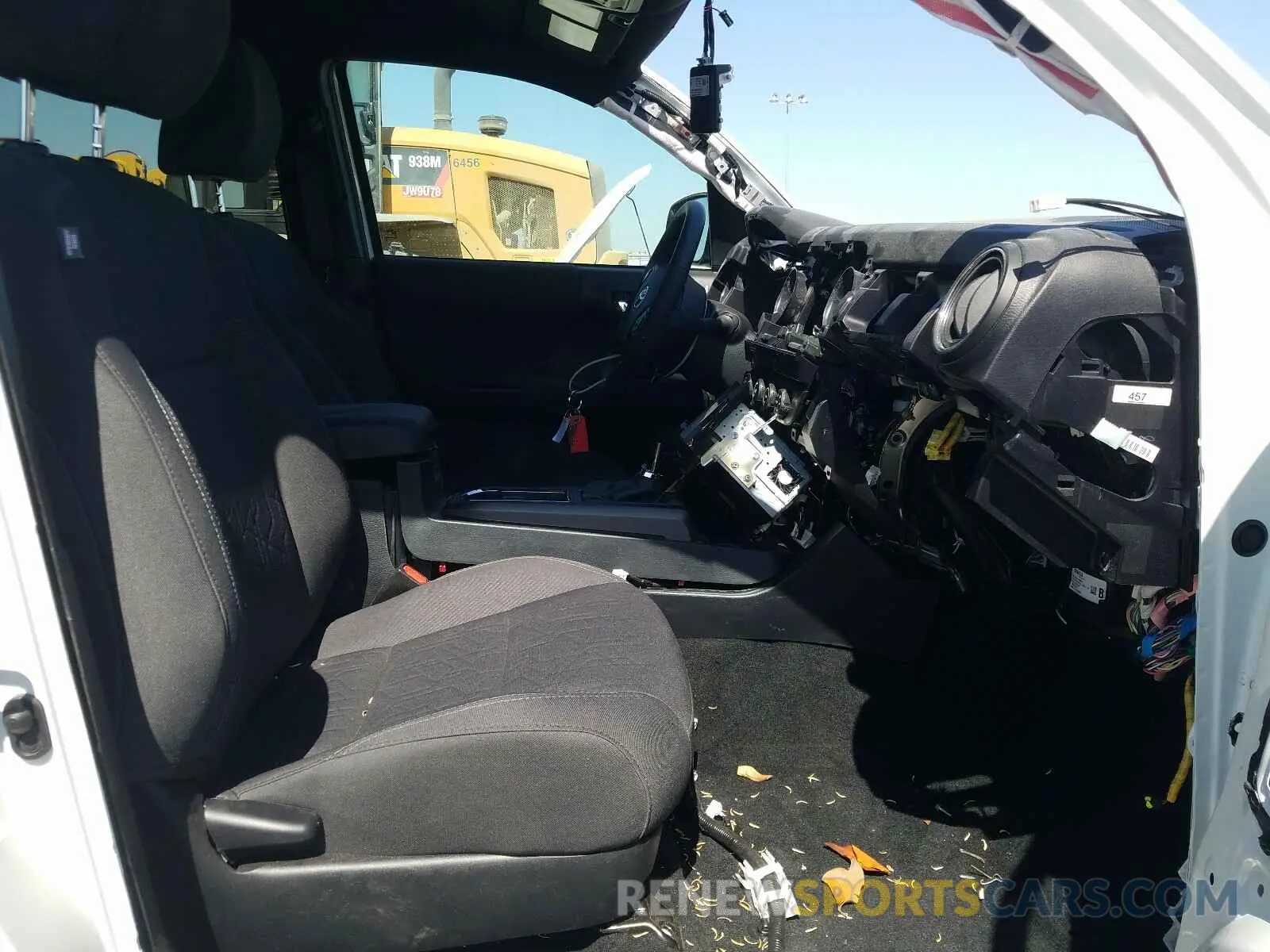 5 Photograph of a damaged car 5TFCZ5AN3KX197377 TOYOTA TACOMA 2019