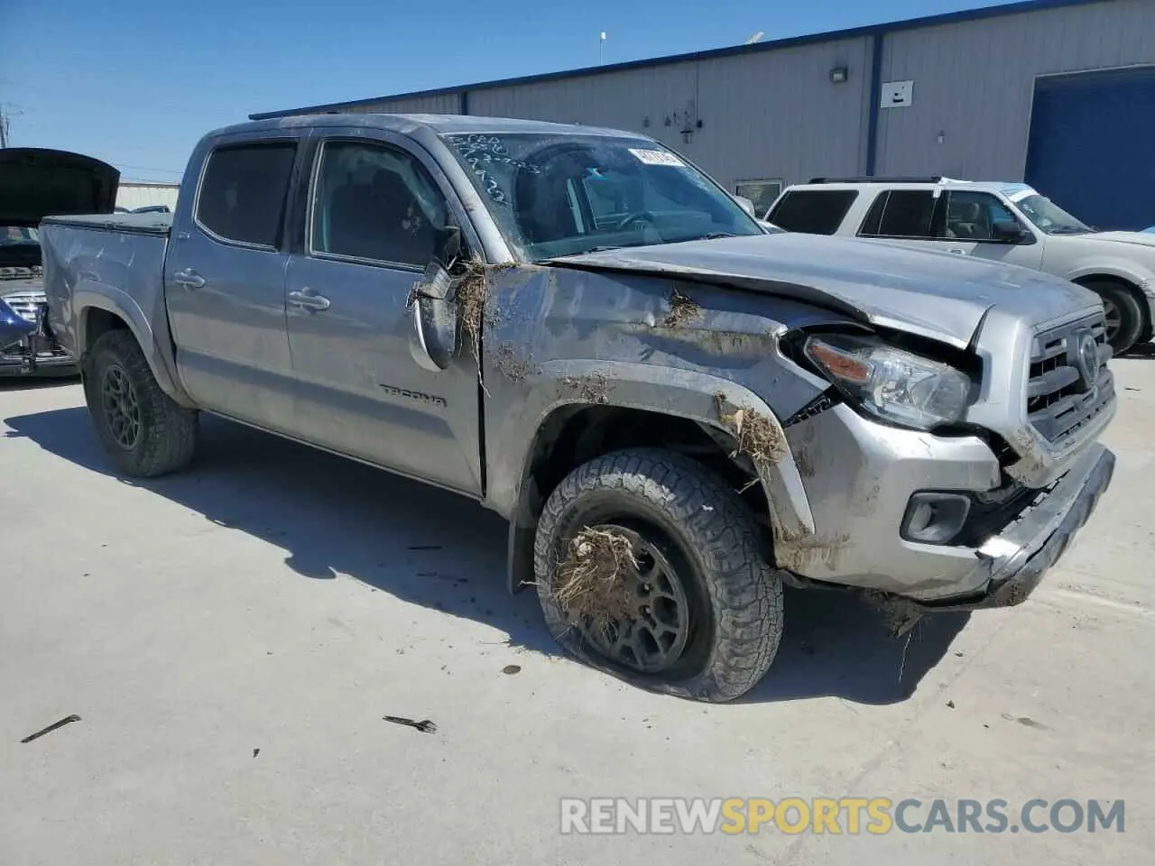 4 Фотография поврежденного автомобиля 5TFCZ5AN4KX199736 TOYOTA TACOMA 2019