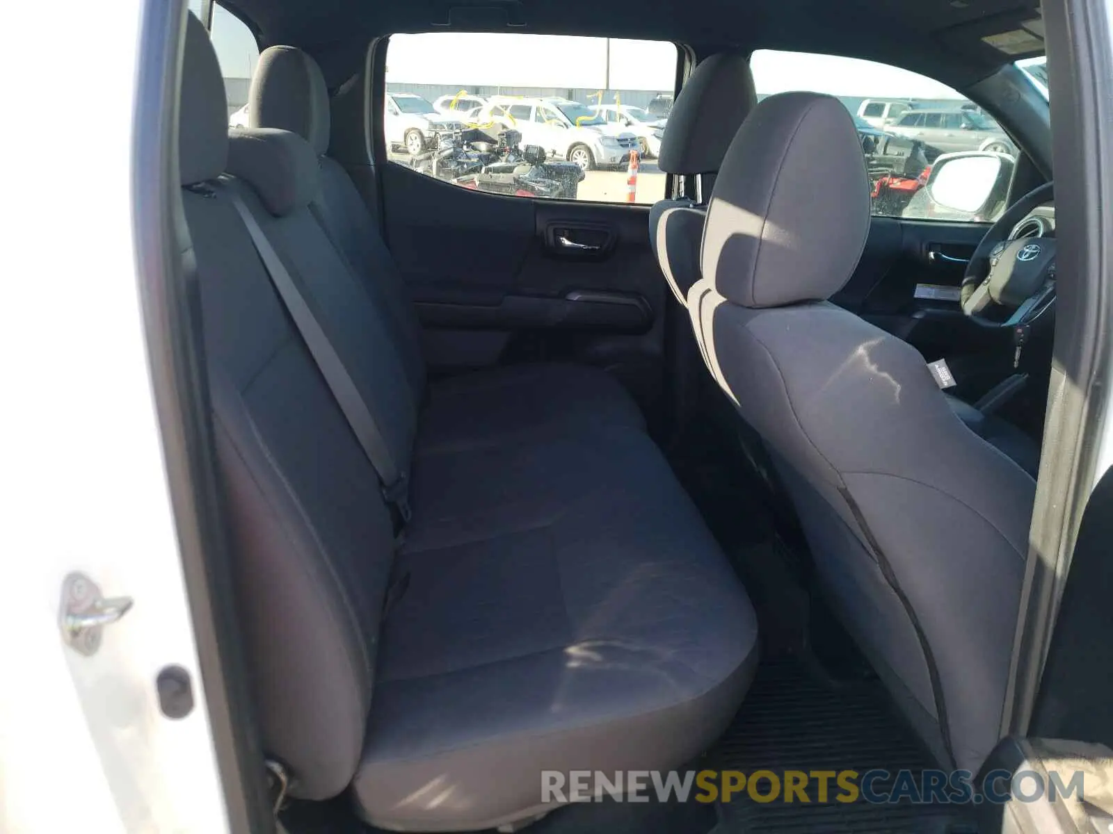 6 Photograph of a damaged car 5TFCZ5AN4KX208905 TOYOTA TACOMA 2019