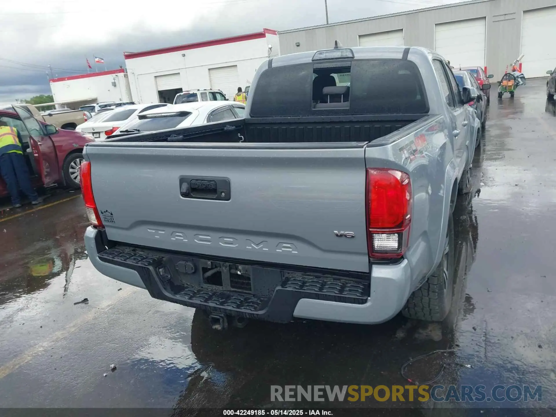 17 Фотография поврежденного автомобиля 5TFCZ5AN5KX175820 TOYOTA TACOMA 2019