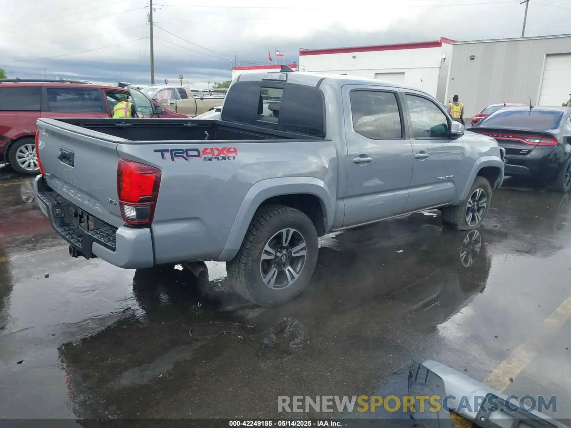 4 Фотография поврежденного автомобиля 5TFCZ5AN5KX175820 TOYOTA TACOMA 2019