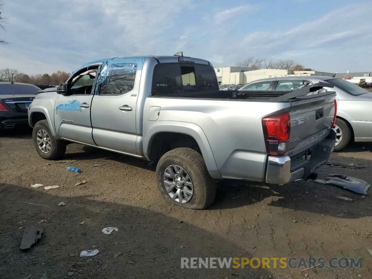 2 Фотография поврежденного автомобиля 5TFCZ5AN5KX185568 TOYOTA TACOMA 2019