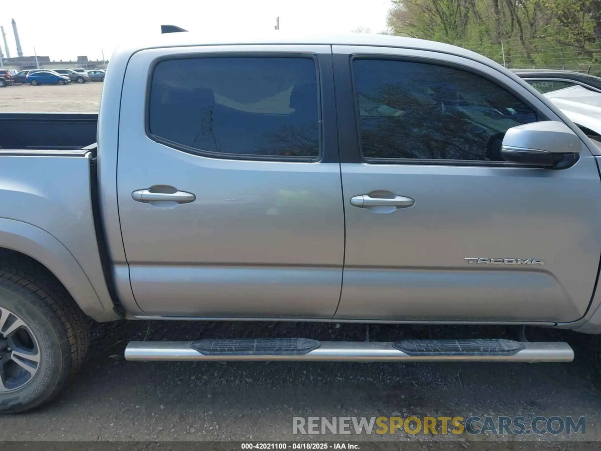 13 Фотография поврежденного автомобиля 5TFCZ5AN5KX195629 TOYOTA TACOMA 2019