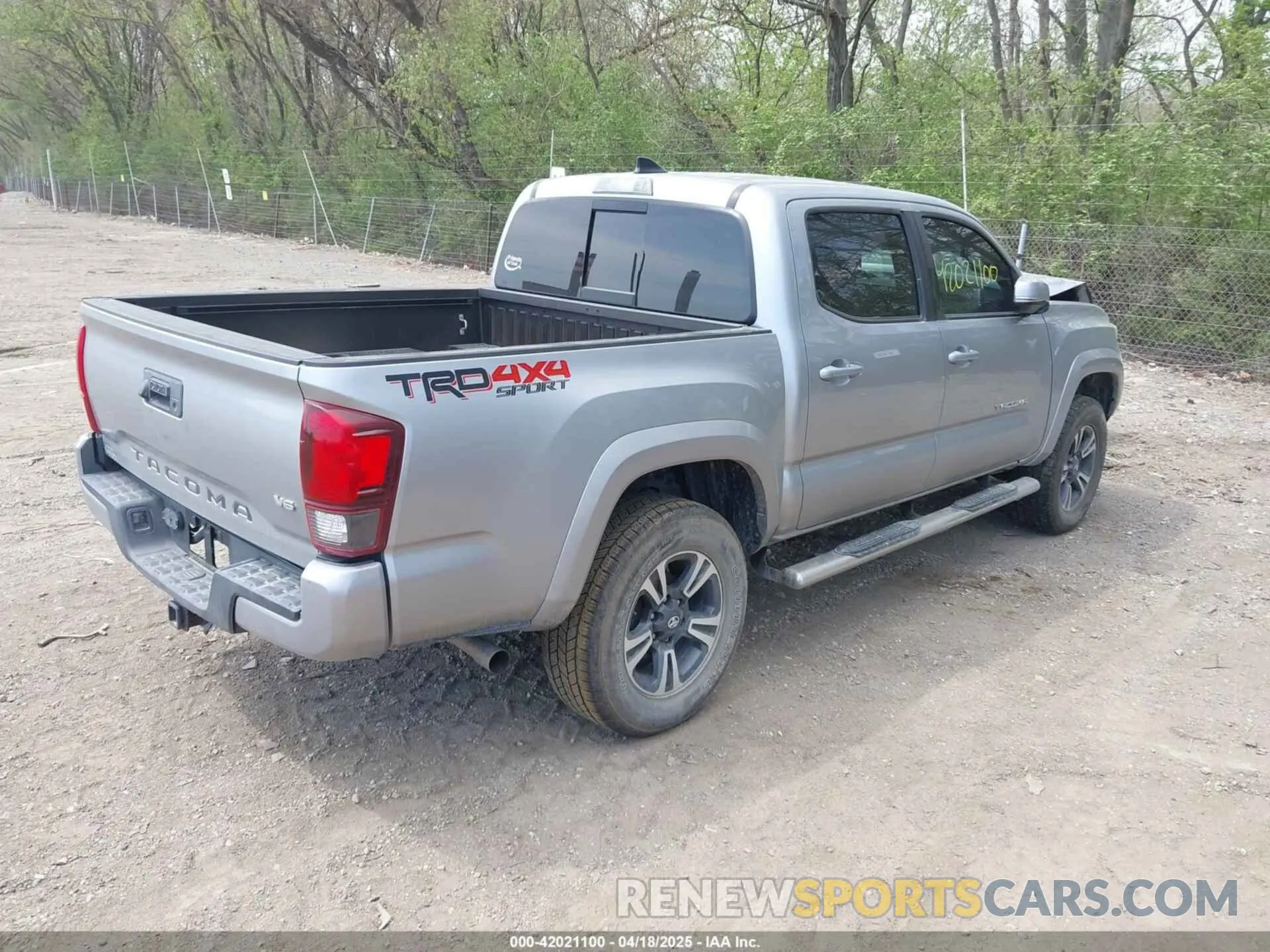 4 Фотография поврежденного автомобиля 5TFCZ5AN5KX195629 TOYOTA TACOMA 2019