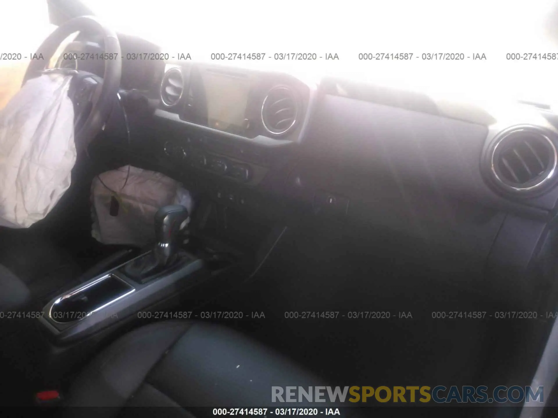5 Photograph of a damaged car 5TFCZ5AN6KX185269 TOYOTA TACOMA 2019