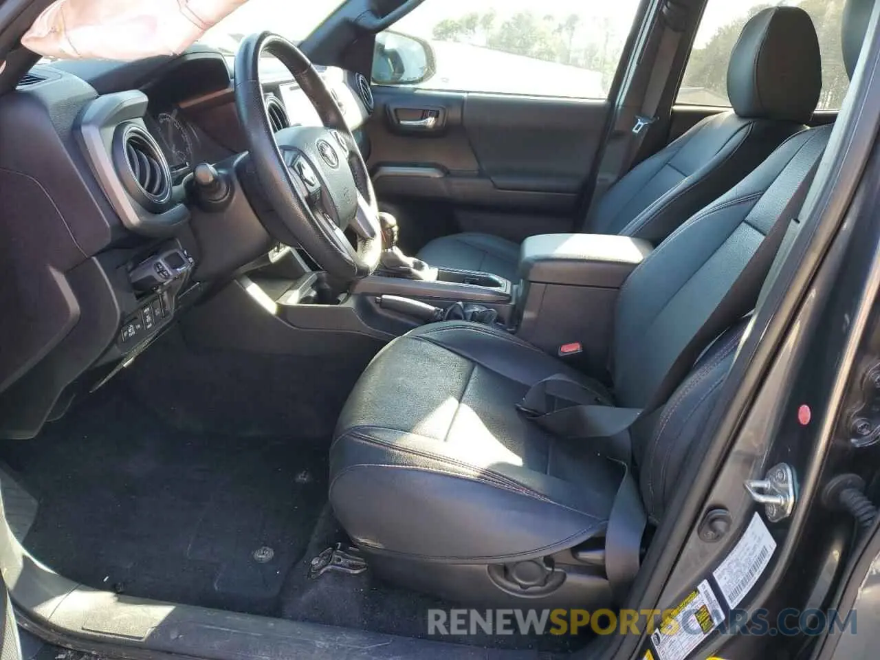 7 Photograph of a damaged car 5TFCZ5AN7KX190206 TOYOTA TACOMA 2019