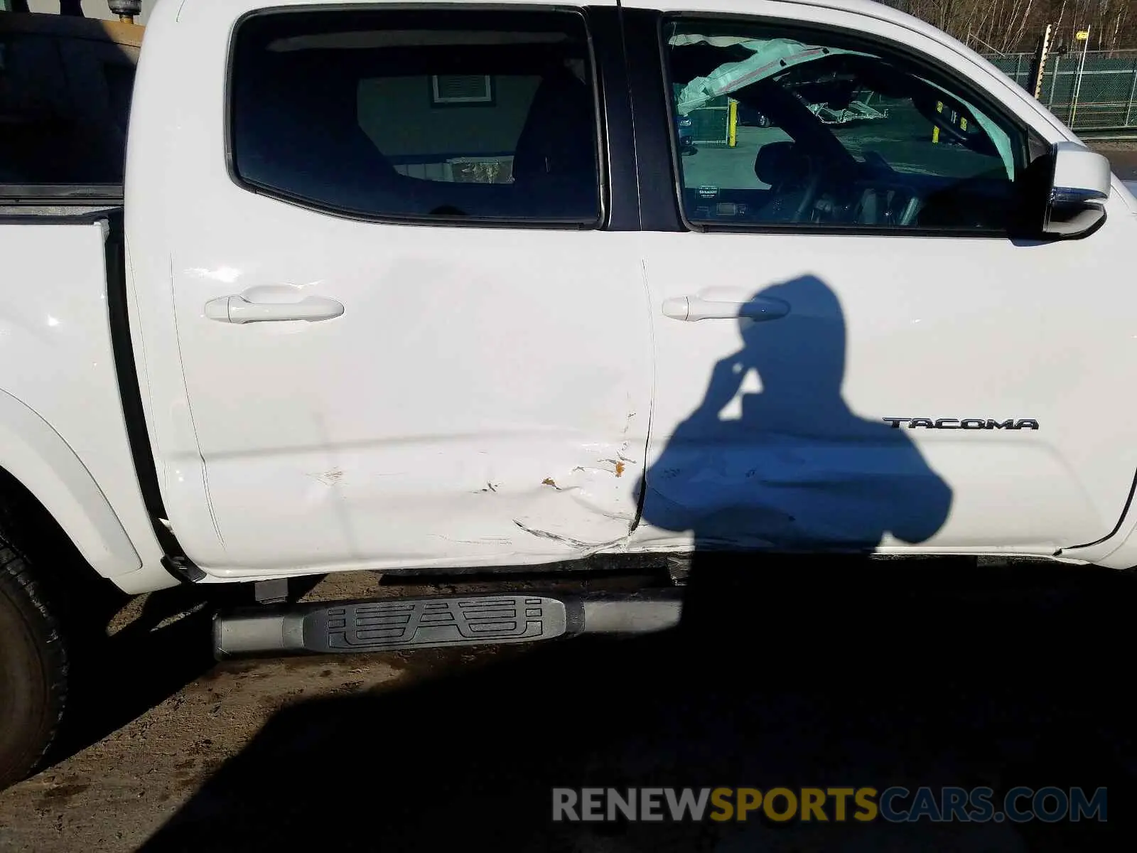 9 Photograph of a damaged car 5TFCZ5AN8KX191171 TOYOTA TACOMA 2019