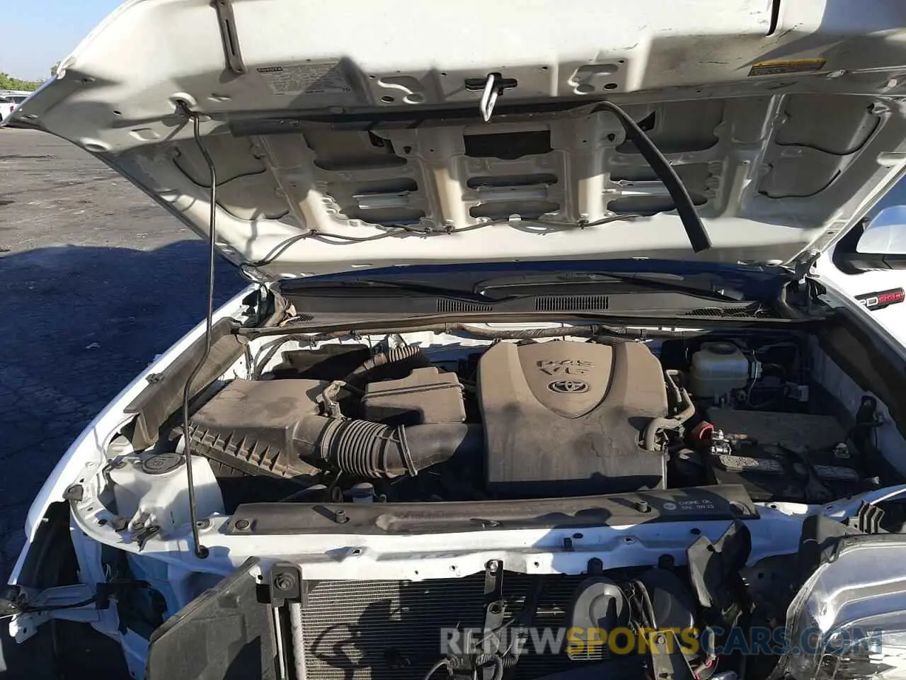 7 Photograph of a damaged car 5TFCZ5AN8KX200175 TOYOTA TACOMA 2019