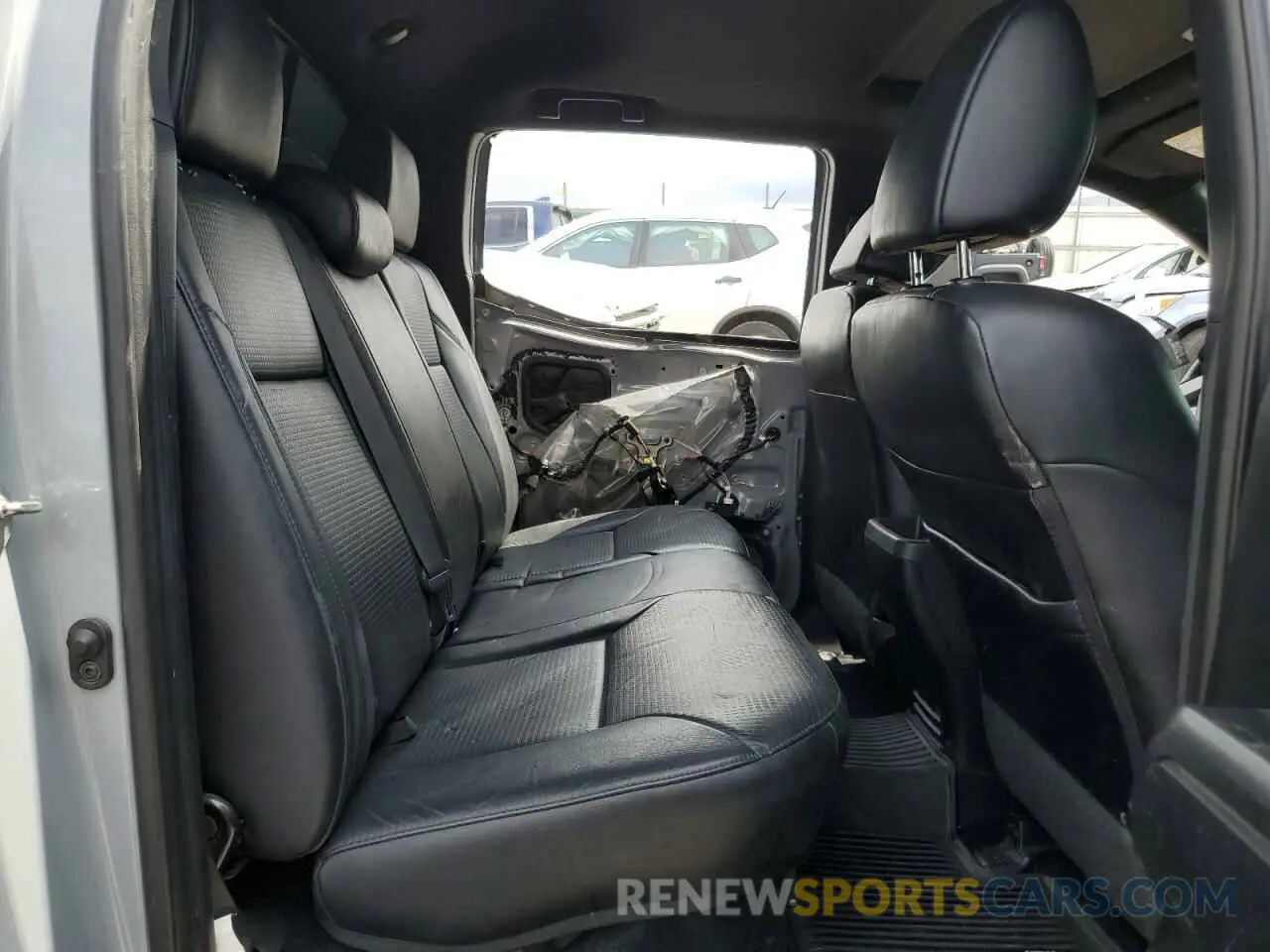 10 Фотография поврежденного автомобиля 5TFCZ5AN9KX205644 TOYOTA TACOMA 2019