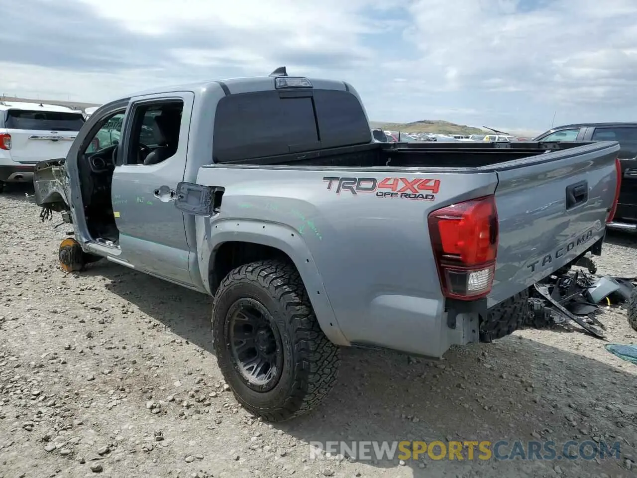 2 Фотография поврежденного автомобиля 5TFCZ5AN9KX205644 TOYOTA TACOMA 2019