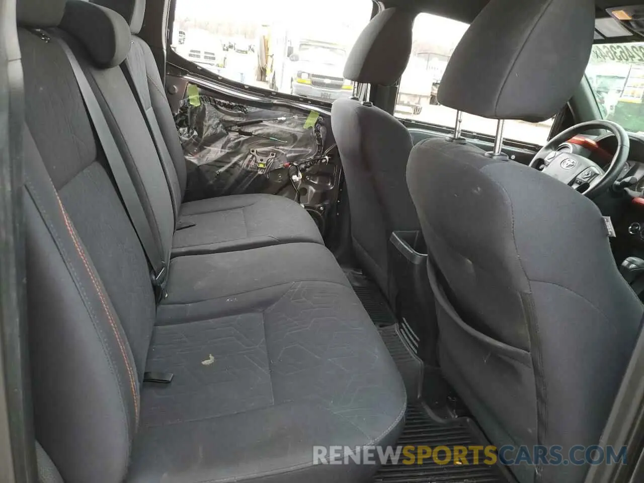 10 Фотография поврежденного автомобиля 5TFCZ5ANXKX181810 TOYOTA TACOMA 2019