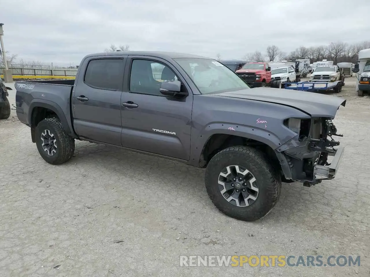 4 Фотография поврежденного автомобиля 5TFCZ5ANXKX181810 TOYOTA TACOMA 2019