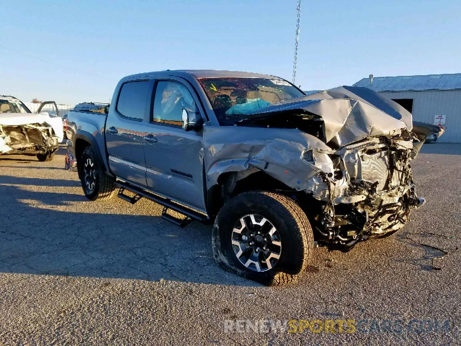 1 Photograph of a damaged car 5TFCZ5ANXKX210593 TOYOTA TACOMA 2019