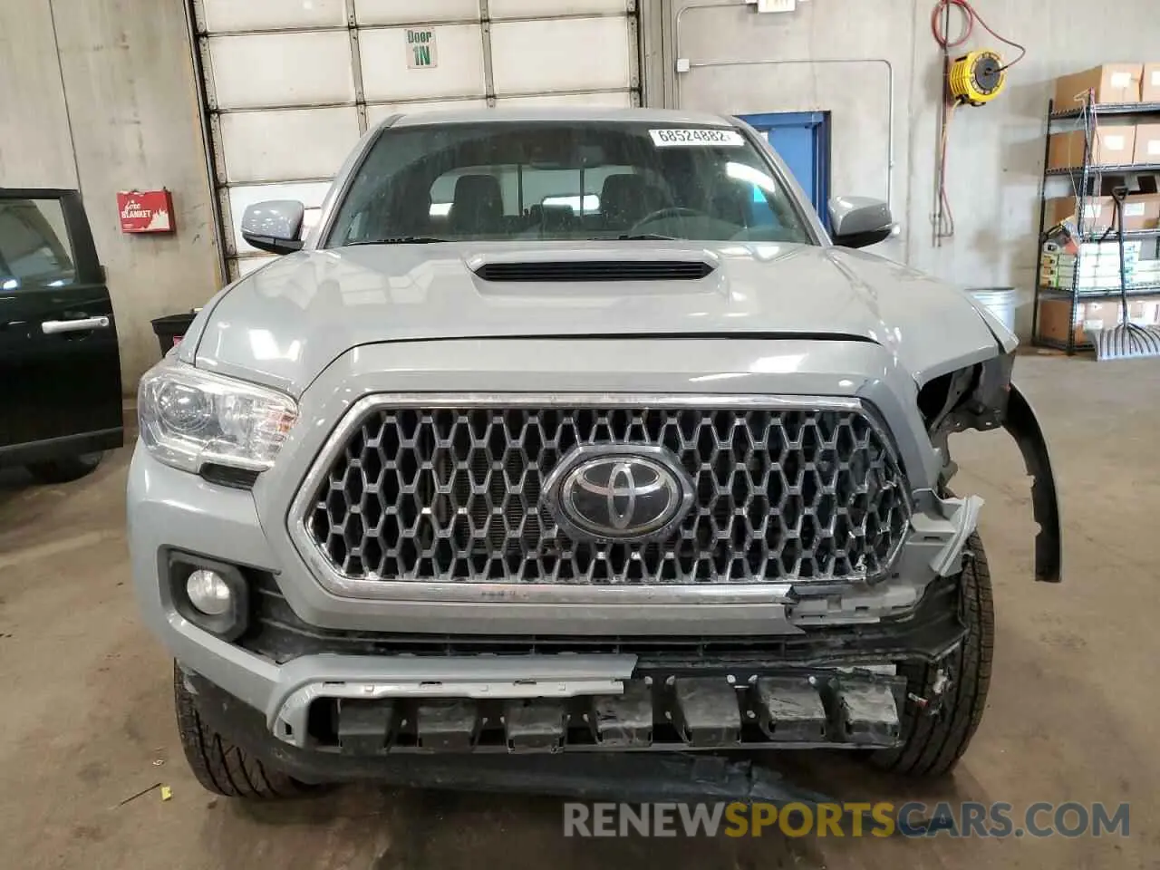 5 Photograph of a damaged car 5TFDZ5BN2KX040264 TOYOTA TACOMA 2019