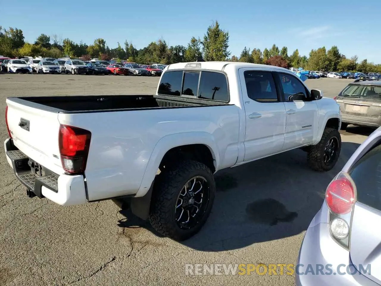 3 Фотография поврежденного автомобиля 5TFDZ5BN4KX044980 TOYOTA TACOMA 2019