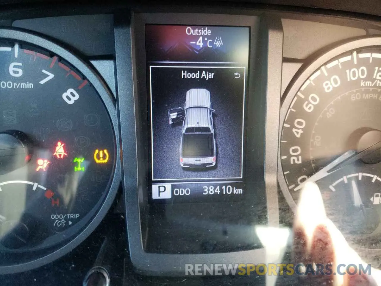 8 Photograph of a damaged car 5TFDZ5BNXKX040433 TOYOTA TACOMA 2019