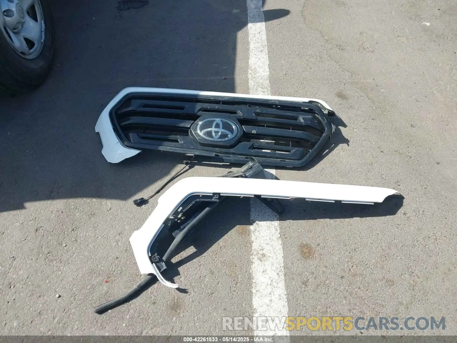 12 Photograph of a damaged car 5TFRX5GN3KX139213 TOYOTA TACOMA 2019