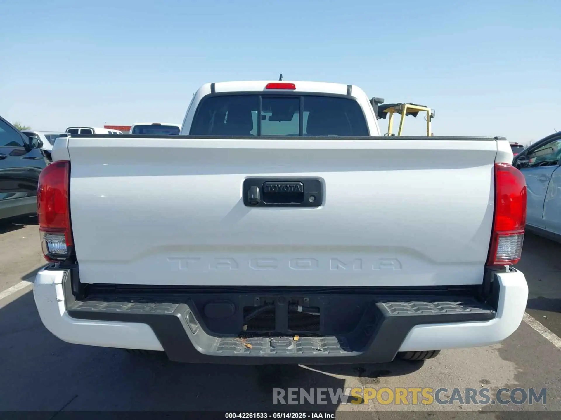 17 Photograph of a damaged car 5TFRX5GN3KX139213 TOYOTA TACOMA 2019