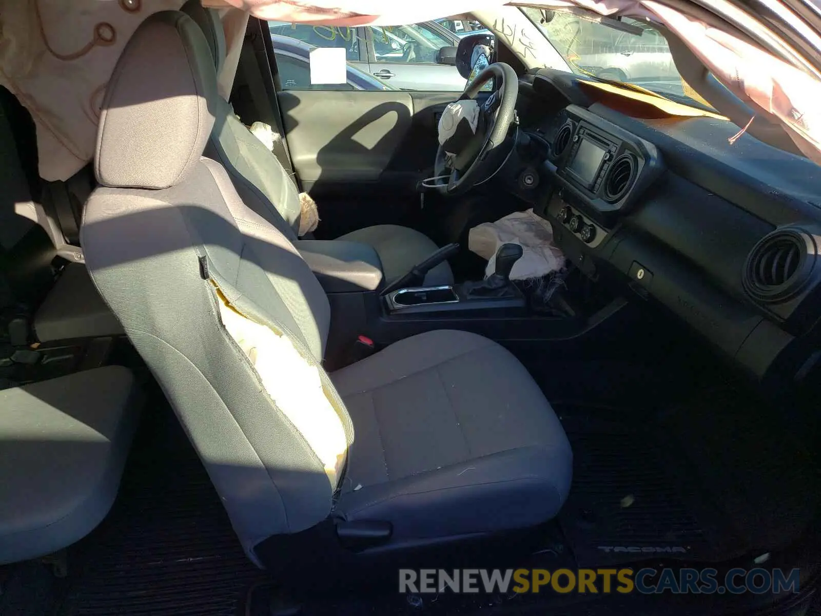5 Photograph of a damaged car 5TFRX5GN5KX134904 TOYOTA TACOMA 2019
