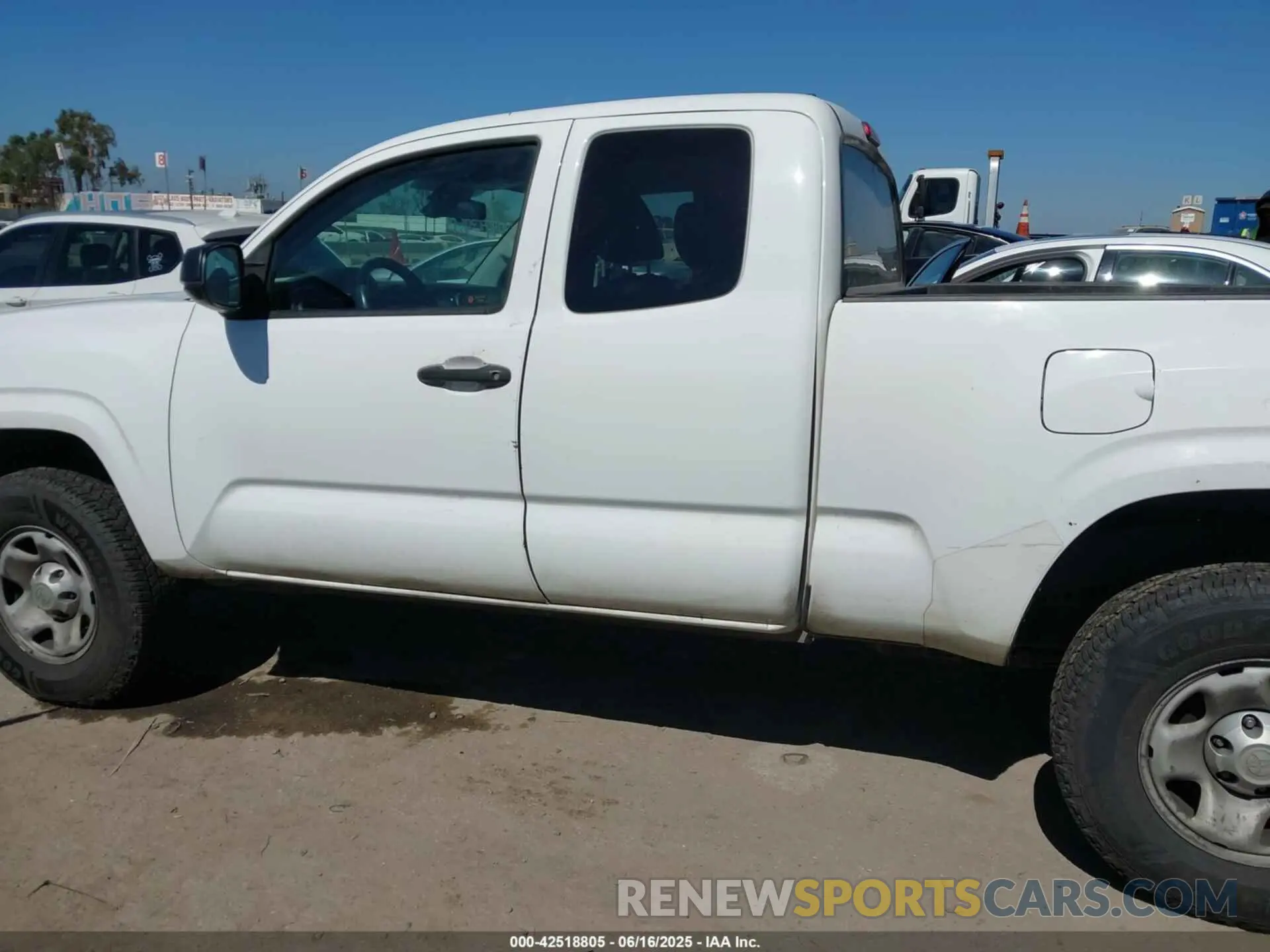 14 Photograph of a damaged car 5TFRX5GN5KX149810 TOYOTA TACOMA 2019
