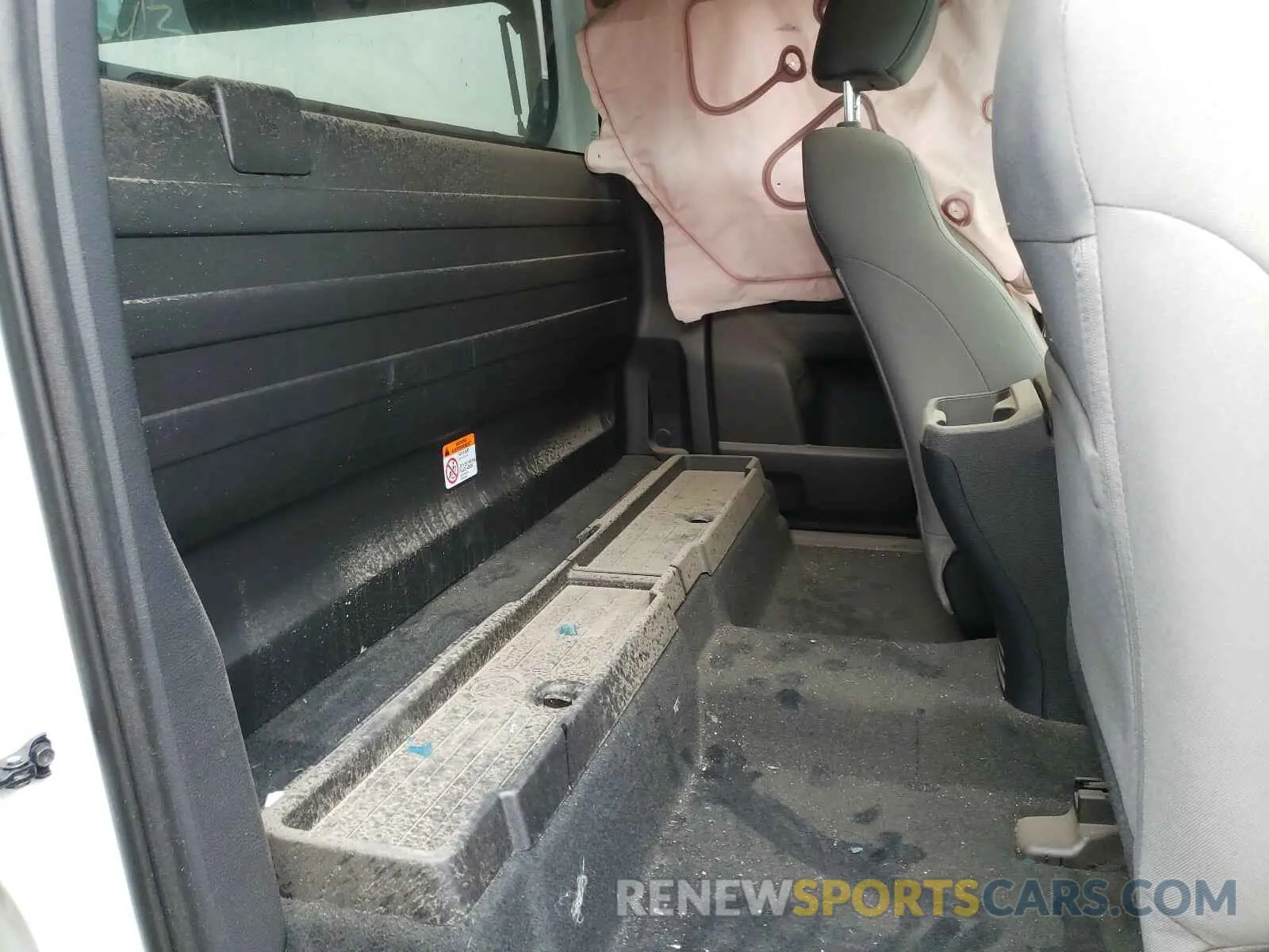 6 Photograph of a damaged car 5TFRX5GN6KX135611 TOYOTA TACOMA 2019