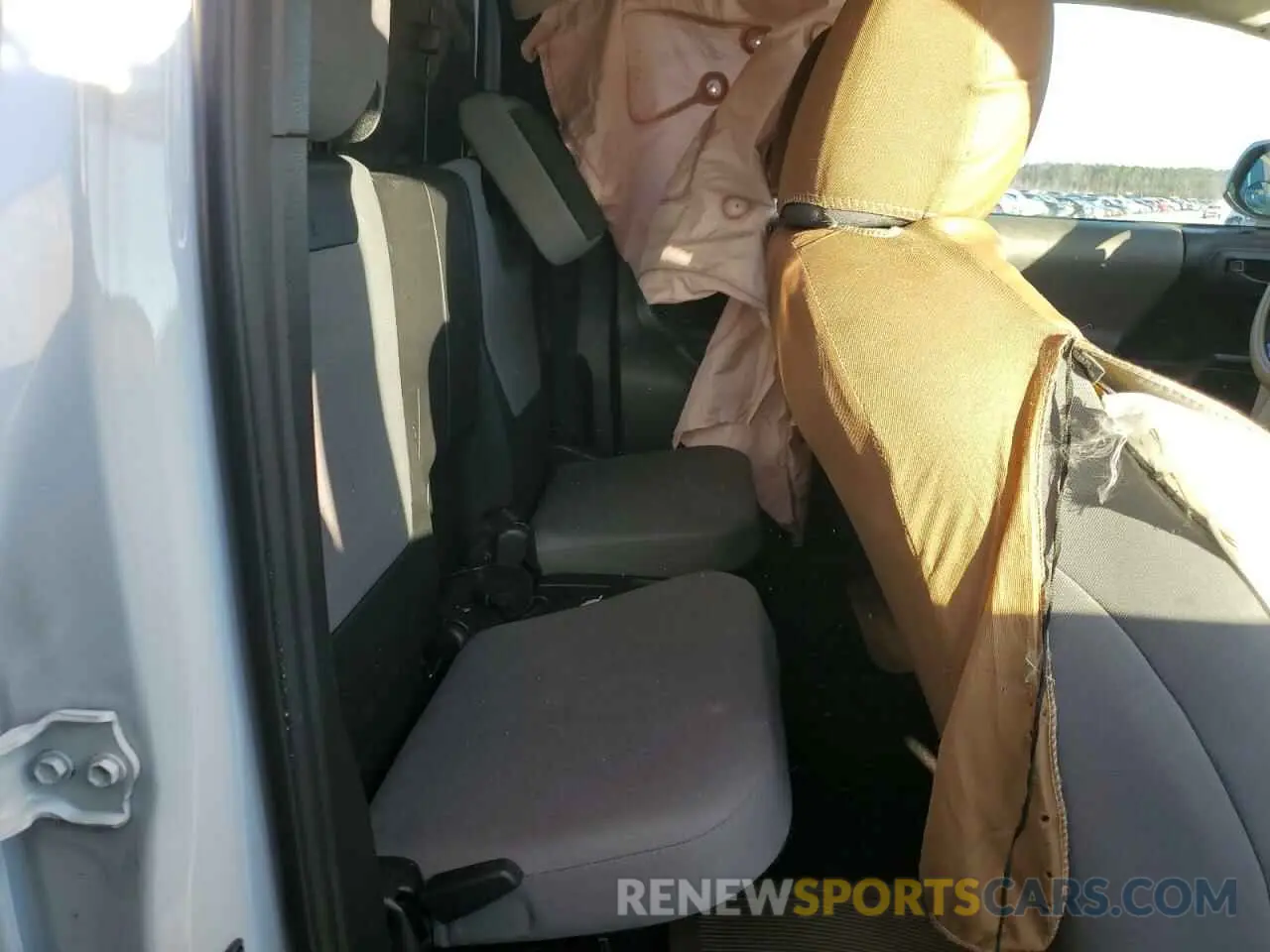 11 Photograph of a damaged car 5TFRX5GN7KX157553 TOYOTA TACOMA 2019