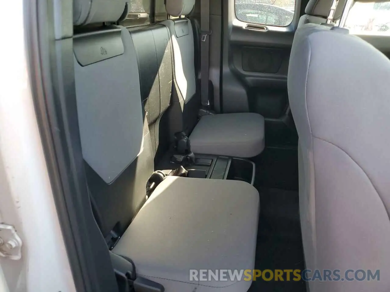 10 Photograph of a damaged car 5TFRX5GN7KX165250 TOYOTA TACOMA 2019