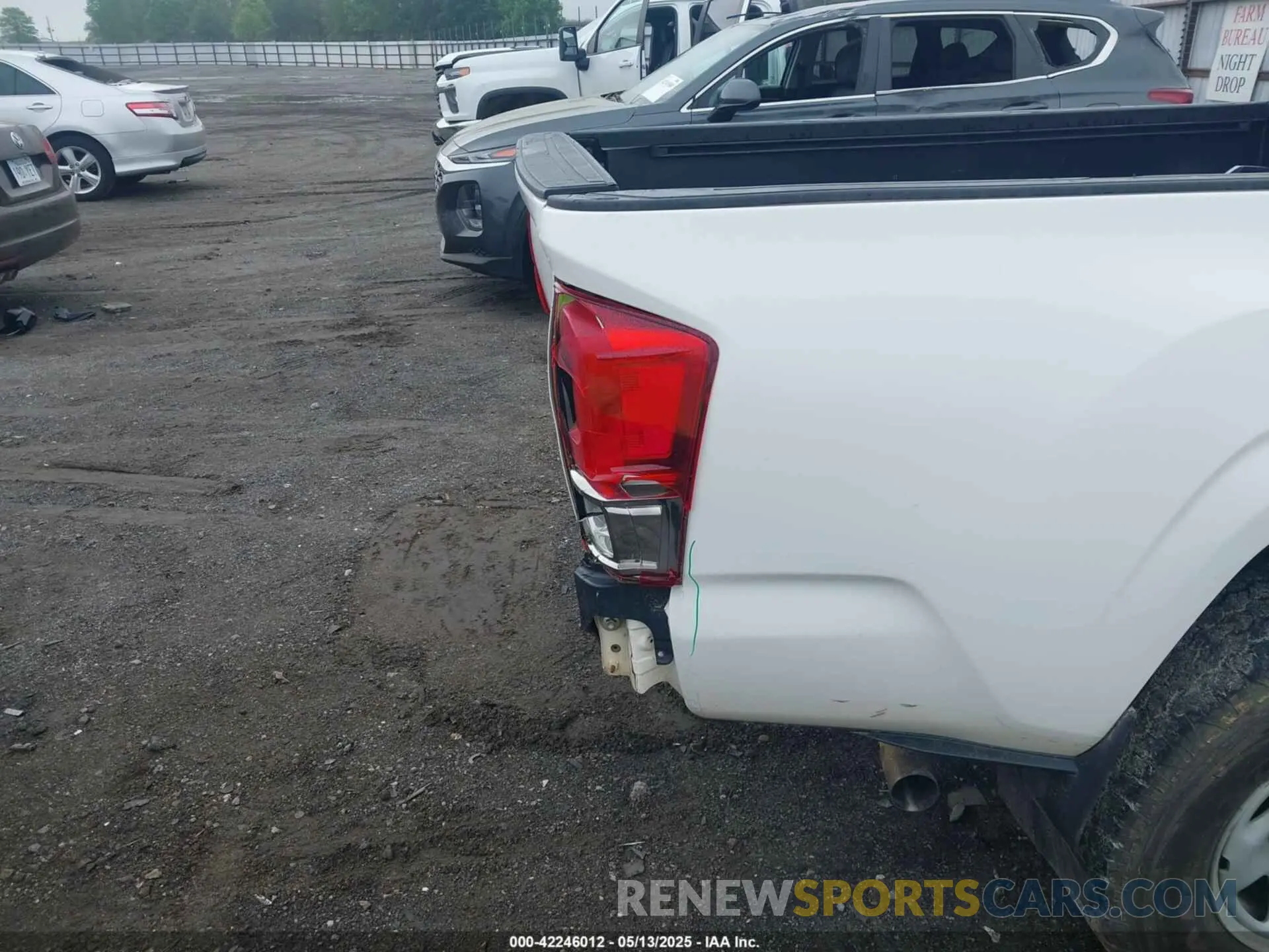 18 Photograph of a damaged car 5TFRX5GN9KX137739 TOYOTA TACOMA 2019