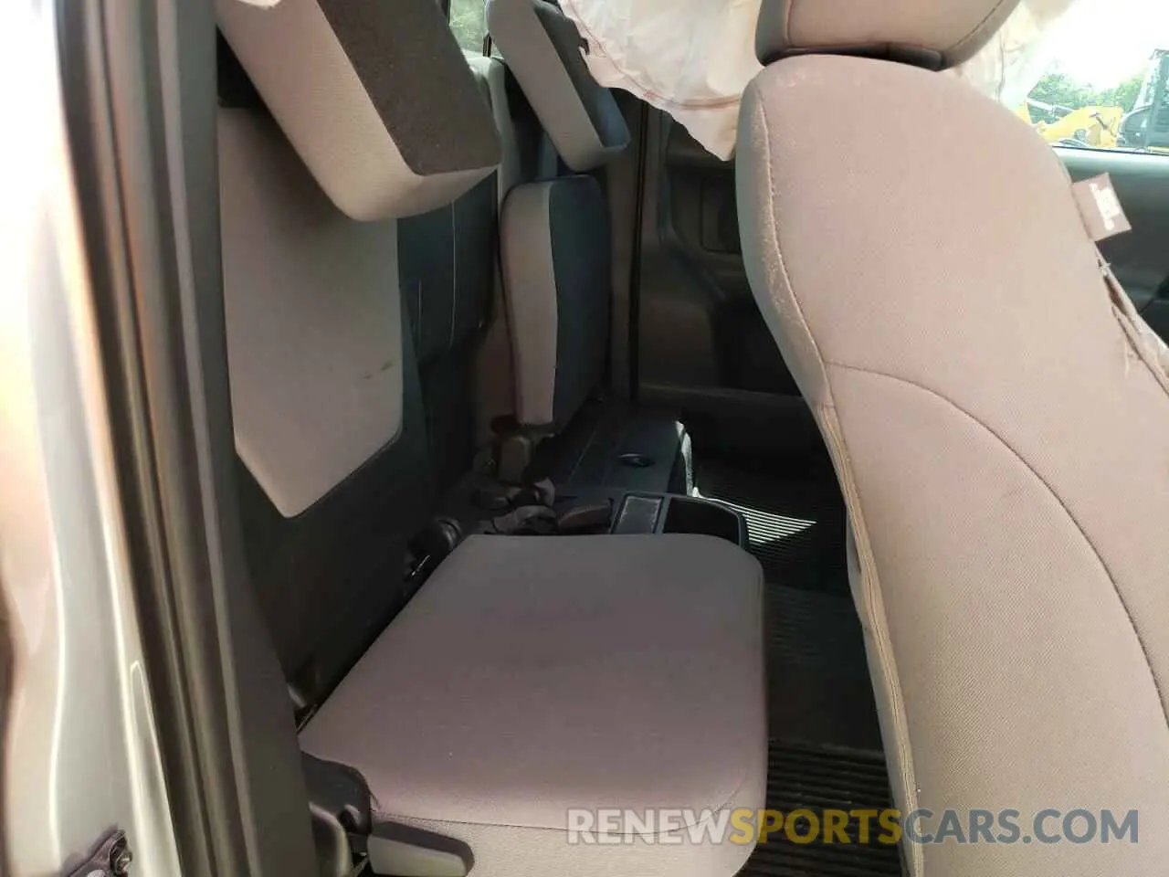 6 Photograph of a damaged car 5TFRZ5CN2KX082700 TOYOTA TACOMA 2019