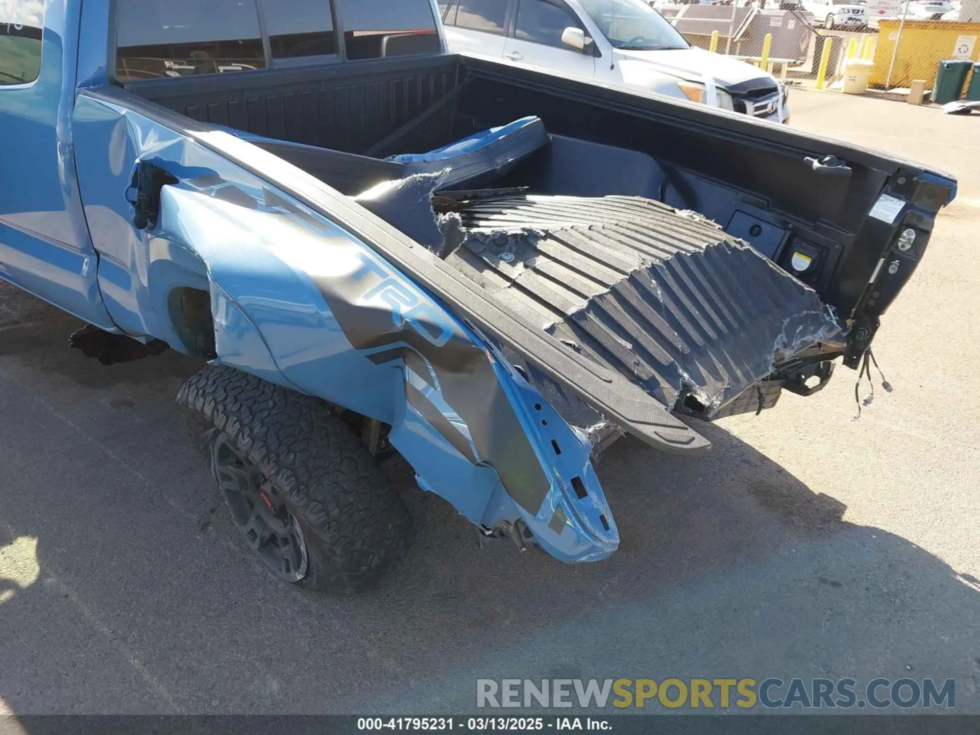 6 Photograph of a damaged car 5TFRZ5CN4KX082052 TOYOTA TACOMA 2019