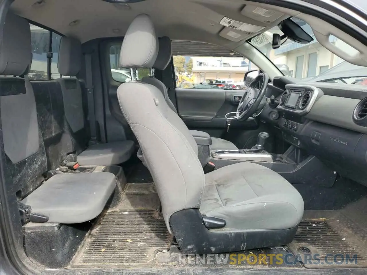 10 Photograph of a damaged car 5TFRZ5CN5KX086305 TOYOTA TACOMA 2019