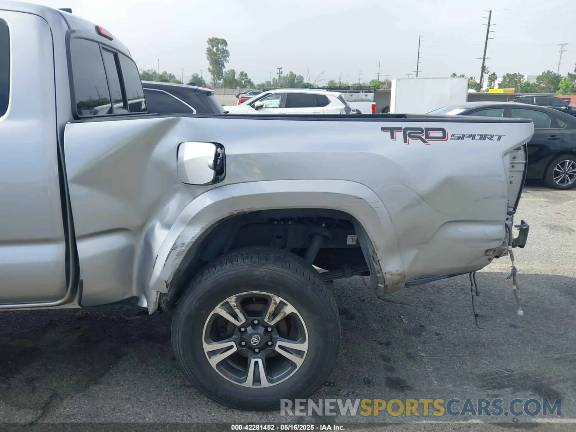 19 Фотография поврежденного автомобиля 5TFRZ5CN6KX083137 TOYOTA TACOMA 2019
