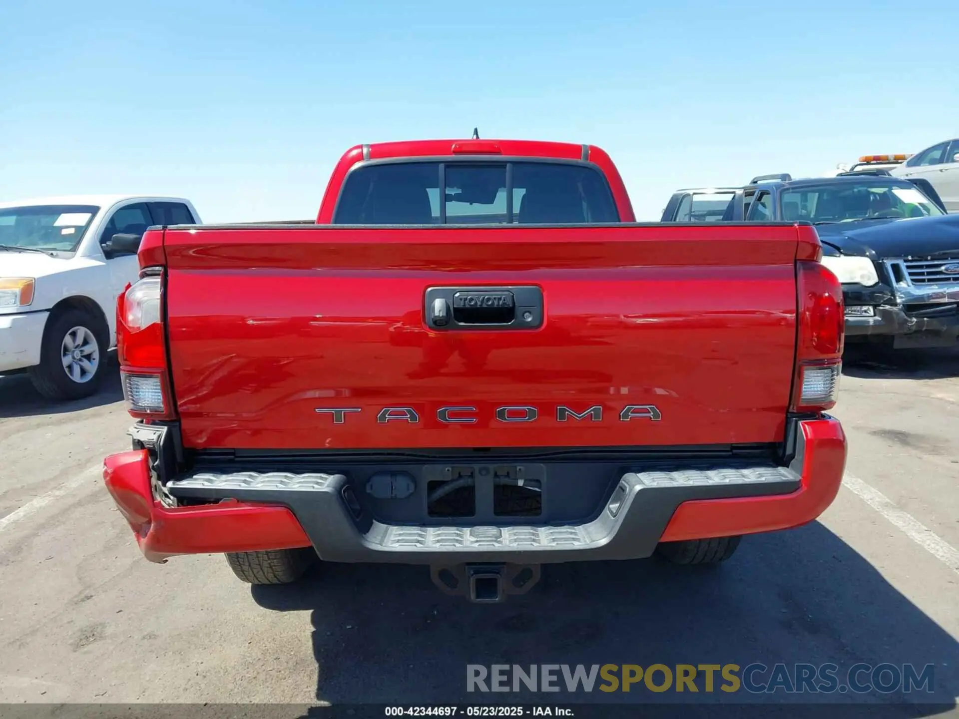 16 Photograph of a damaged car 5TFRZ5CN9KX081124 TOYOTA TACOMA 2019