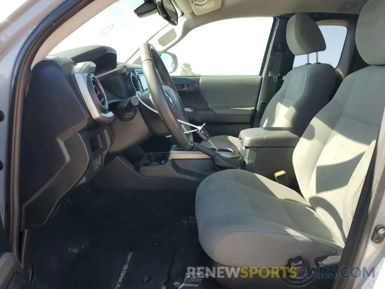 7 Photograph of a damaged car 5TFRZ5CNXKX081312 TOYOTA TACOMA 2019