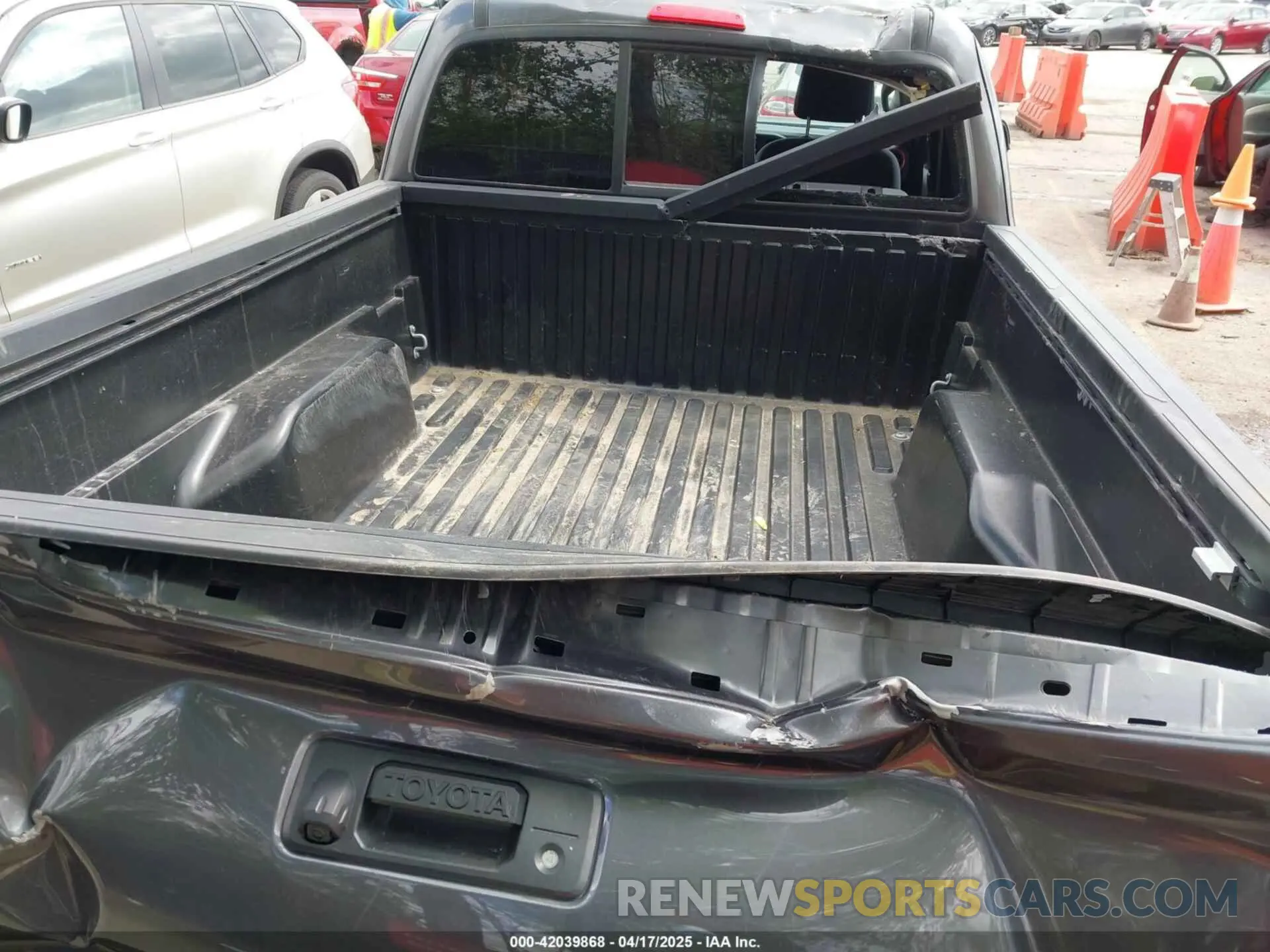 12 Фотография поврежденного автомобиля 5TFSX5EN1KX065827 TOYOTA TACOMA 2019