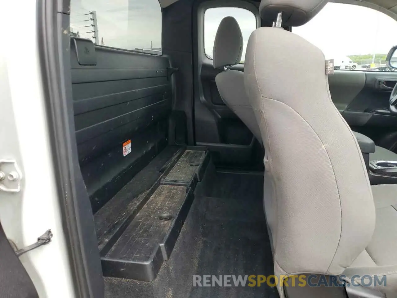 10 Photograph of a damaged car 5TFSX5EN2KX066971 TOYOTA TACOMA 2019