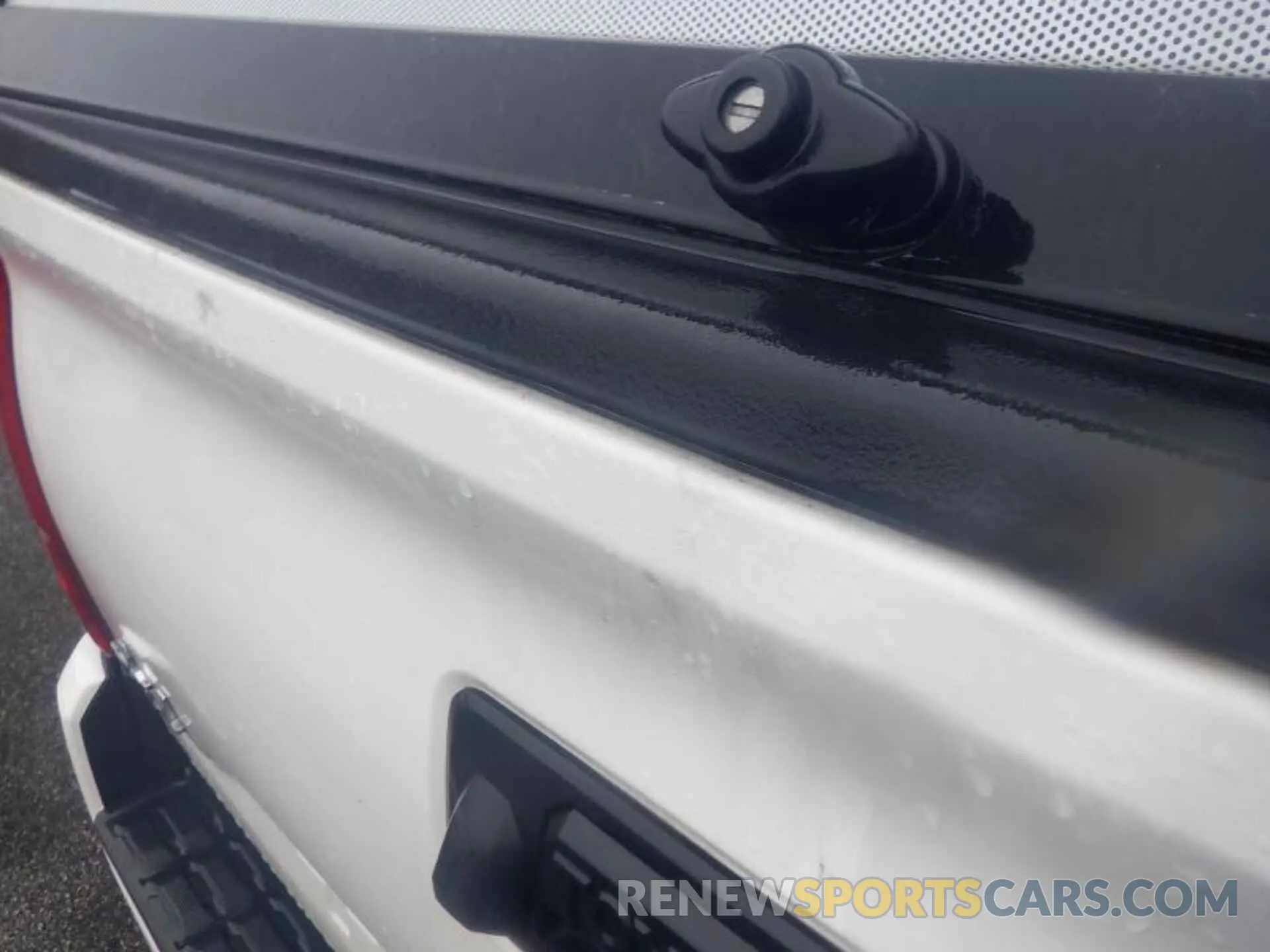 18 Photograph of a damaged car 5TFSX5EN3KX064100 TOYOTA TACOMA 2019