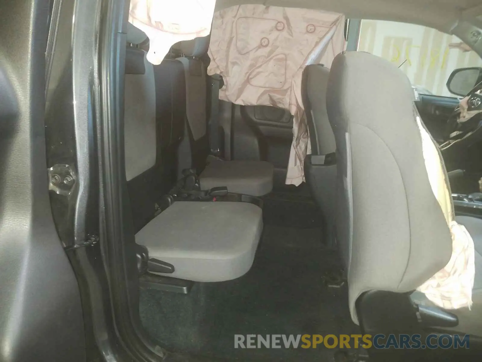 6 Photograph of a damaged car 5TFSZ5AN0KX165868 TOYOTA TACOMA 2019