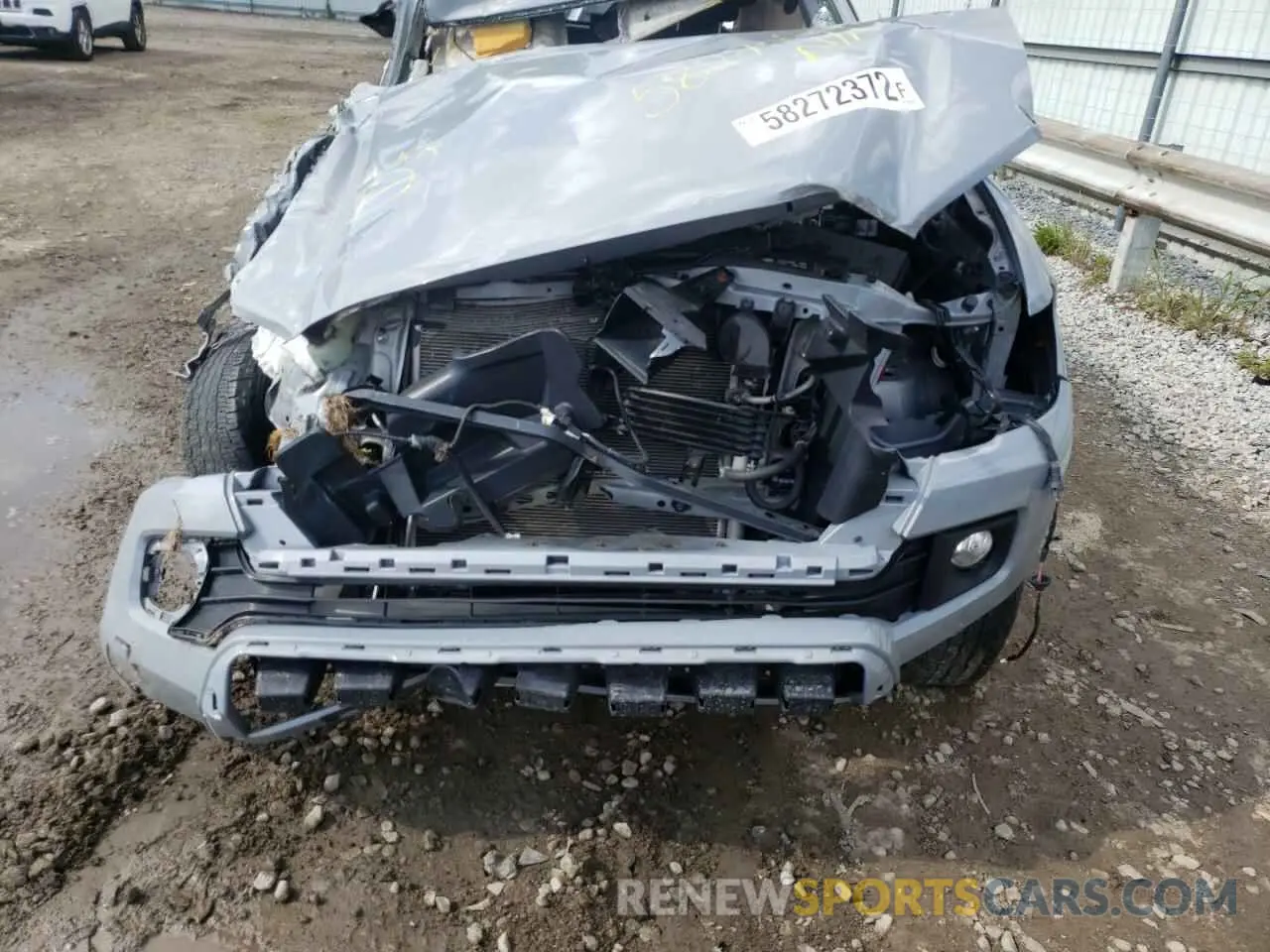 9 Фотография поврежденного автомобиля 5TFSZ5AN0KX175591 TOYOTA TACOMA 2019