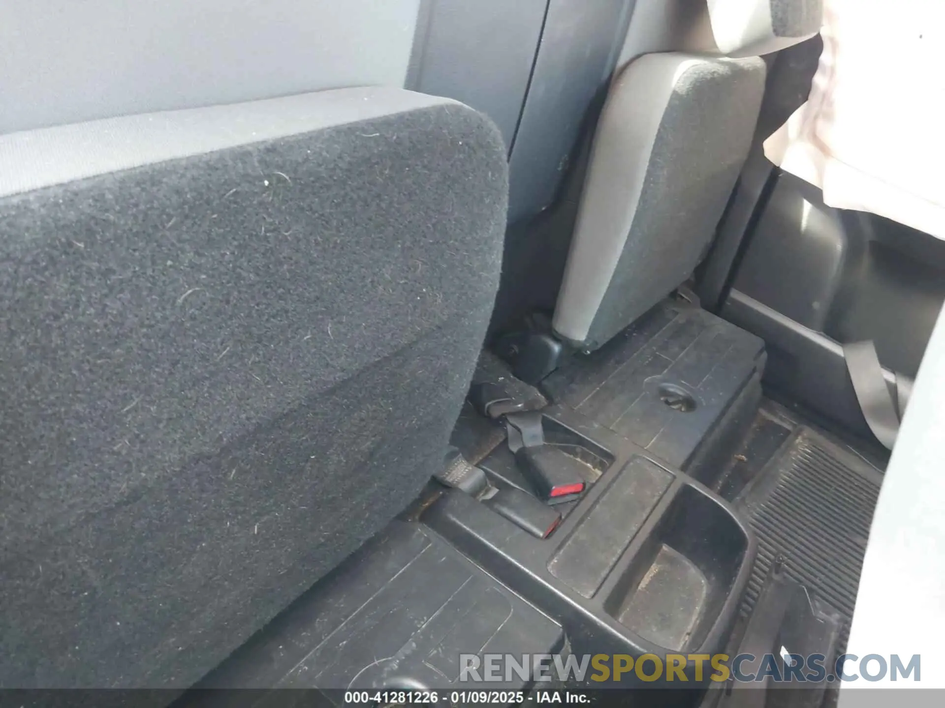 8 Photograph of a damaged car 5TFSZ5AN0KX205415 TOYOTA TACOMA 2019
