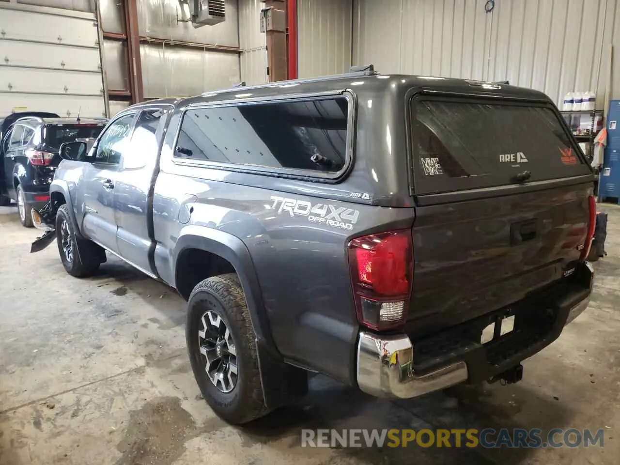 3 Фотография поврежденного автомобиля 5TFSZ5AN1KX167404 TOYOTA TACOMA 2019