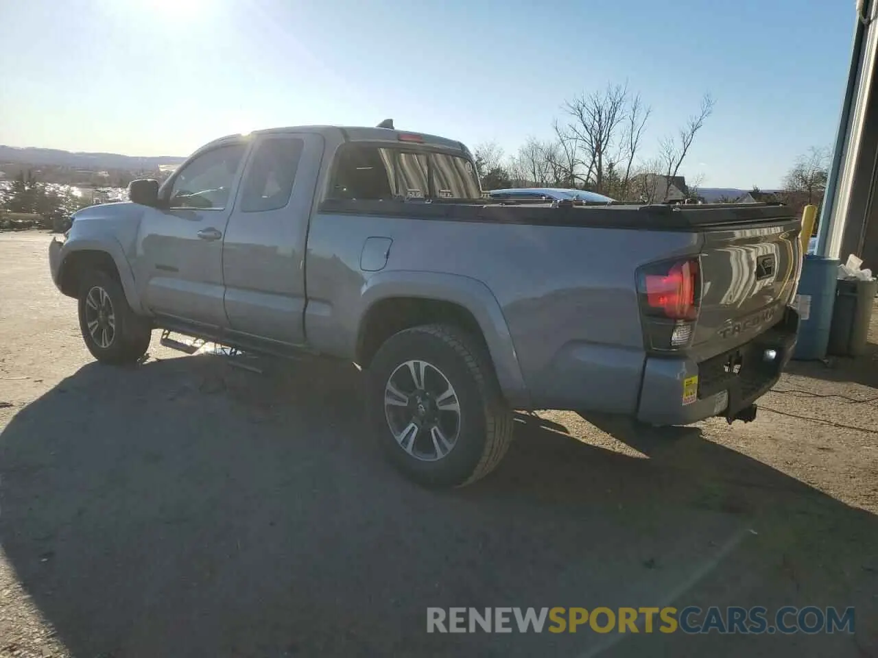 2 Фотография поврежденного автомобиля 5TFSZ5AN1KX182002 TOYOTA TACOMA 2019