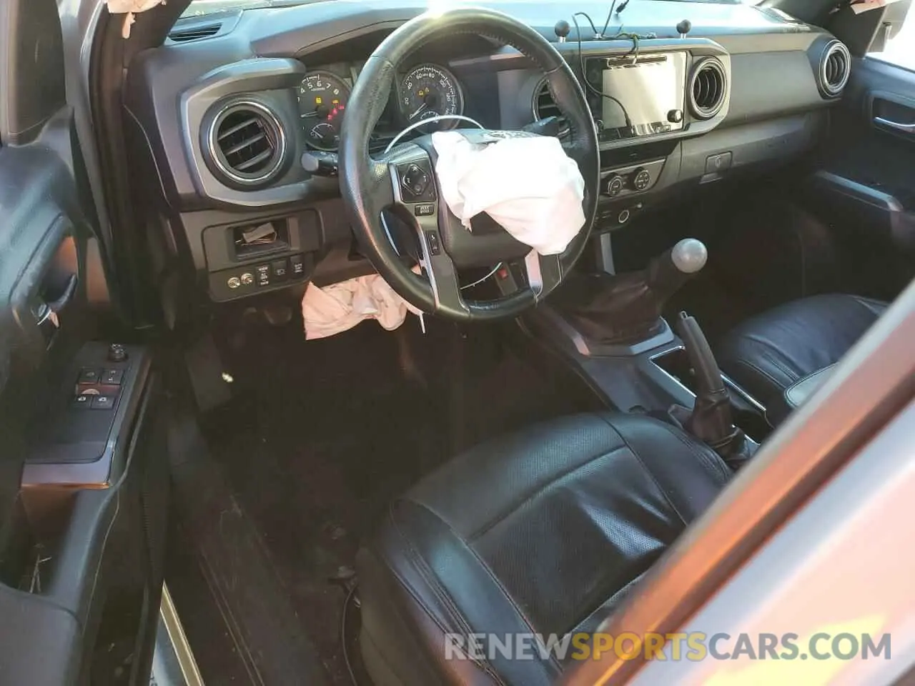 8 Фотография поврежденного автомобиля 5TFSZ5AN1KX182002 TOYOTA TACOMA 2019