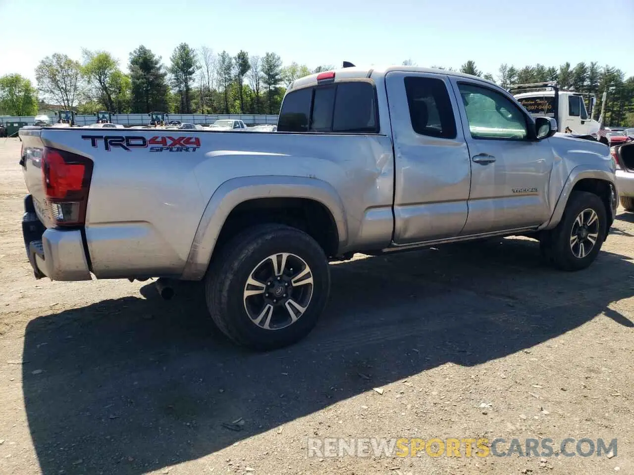 3 Фотография поврежденного автомобиля 5TFSZ5AN3KX205733 TOYOTA TACOMA 2019